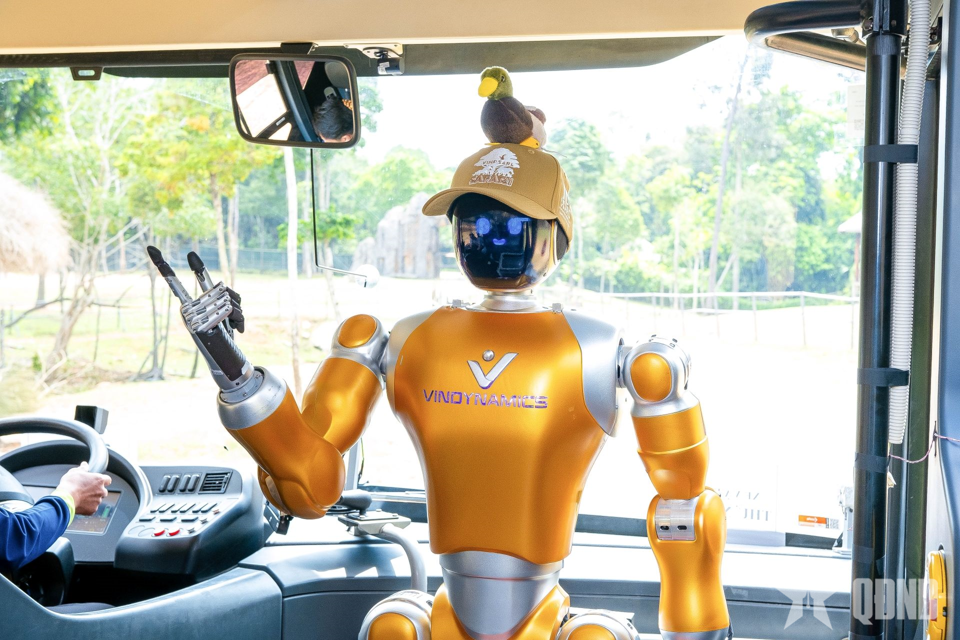 Robot hình người VinDynamics thử nghiệm thực tế tại Phú Quốc